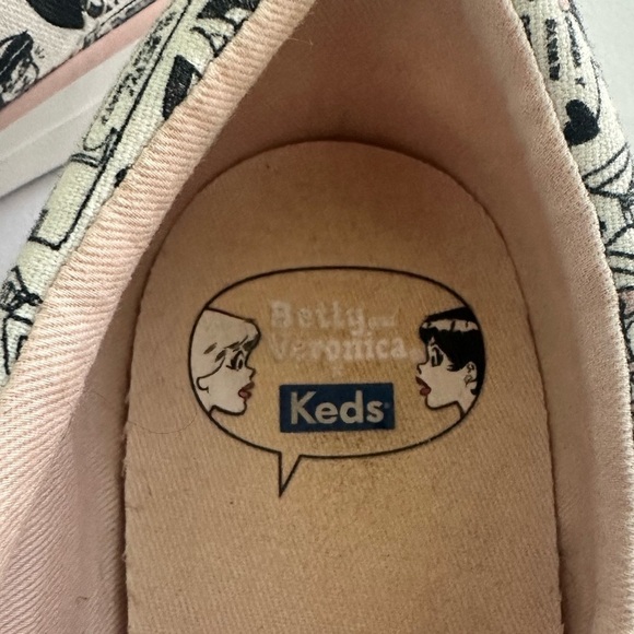 Keds *Rare* Betty & Veronica Themed Tennis Shoes - Black & White w/Pink Size 8.5 - Picture 4 of 10